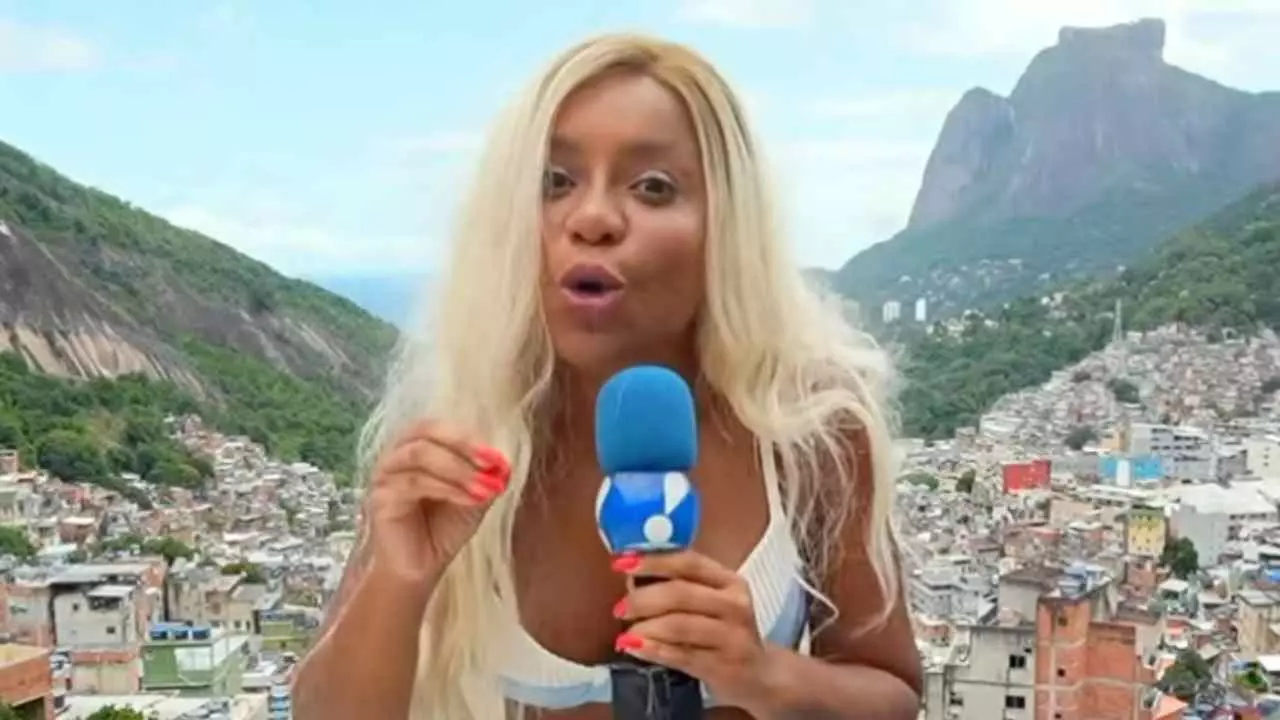 Cariúcha visita comunidade na estreia do Superpop