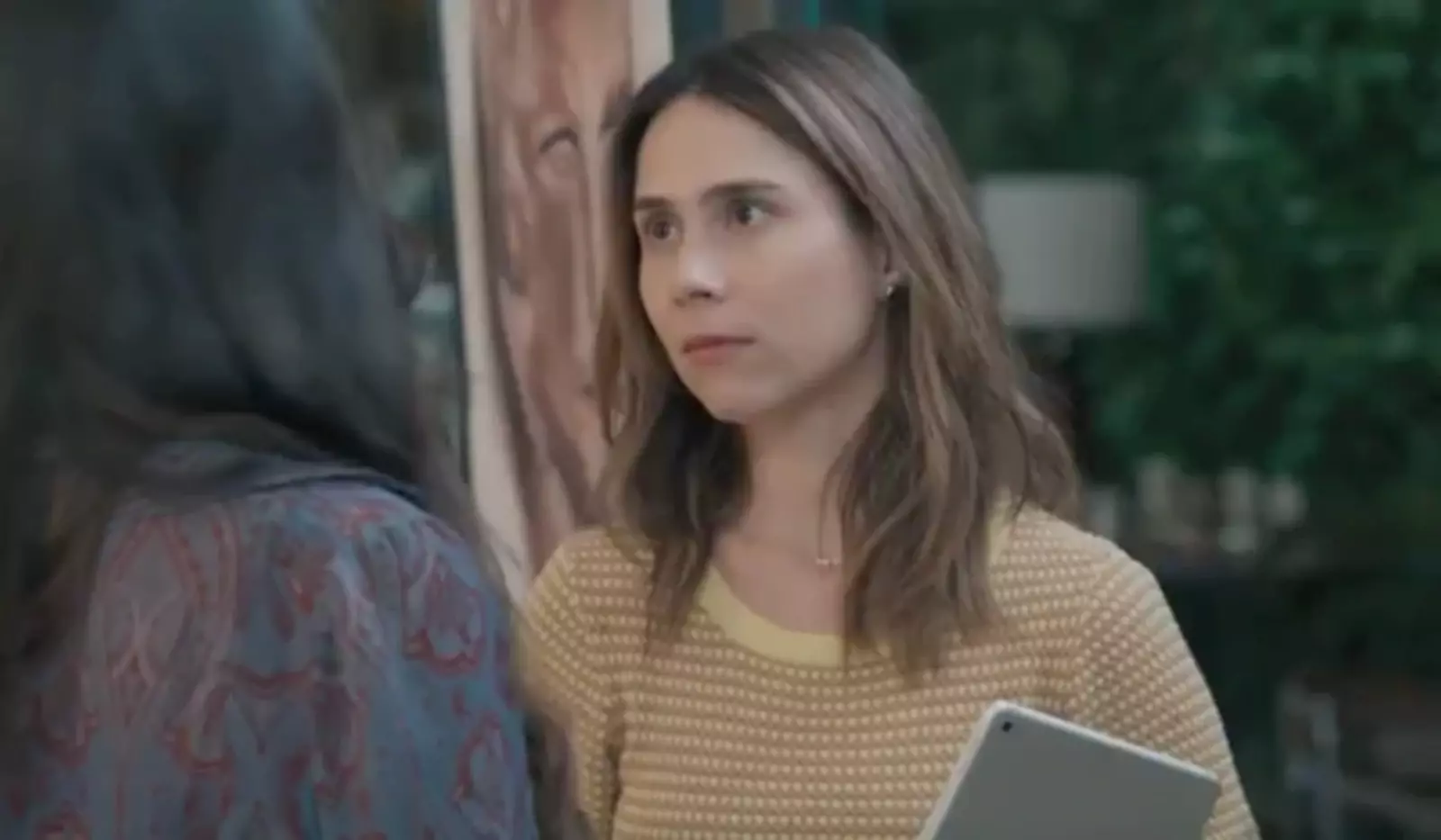 Lucélia acredita ter conquistado a fortuna, mas uma traição inesperada faz tudo desaparecer