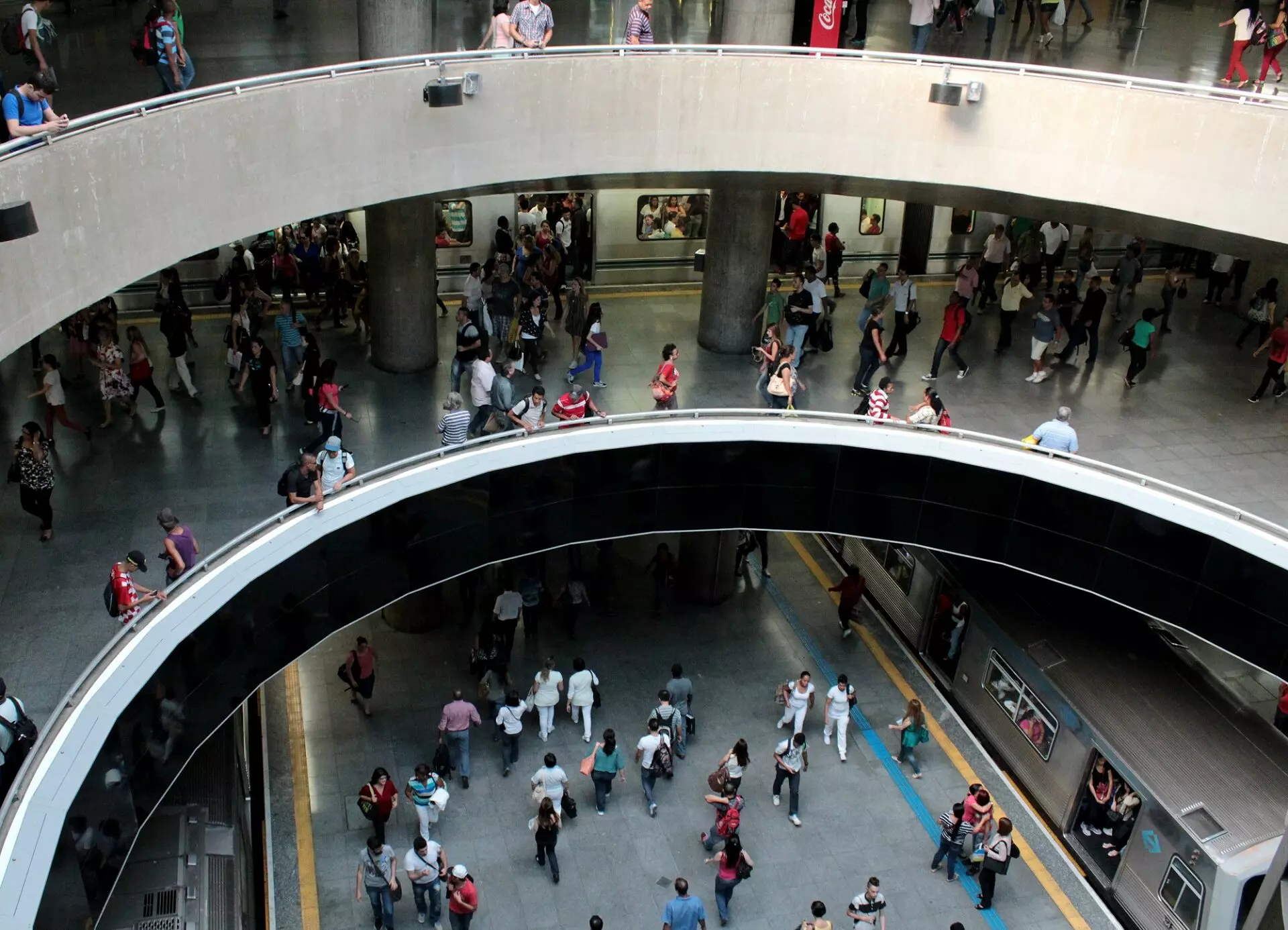 Vista interna da estação Sé do metrô de São Paulo