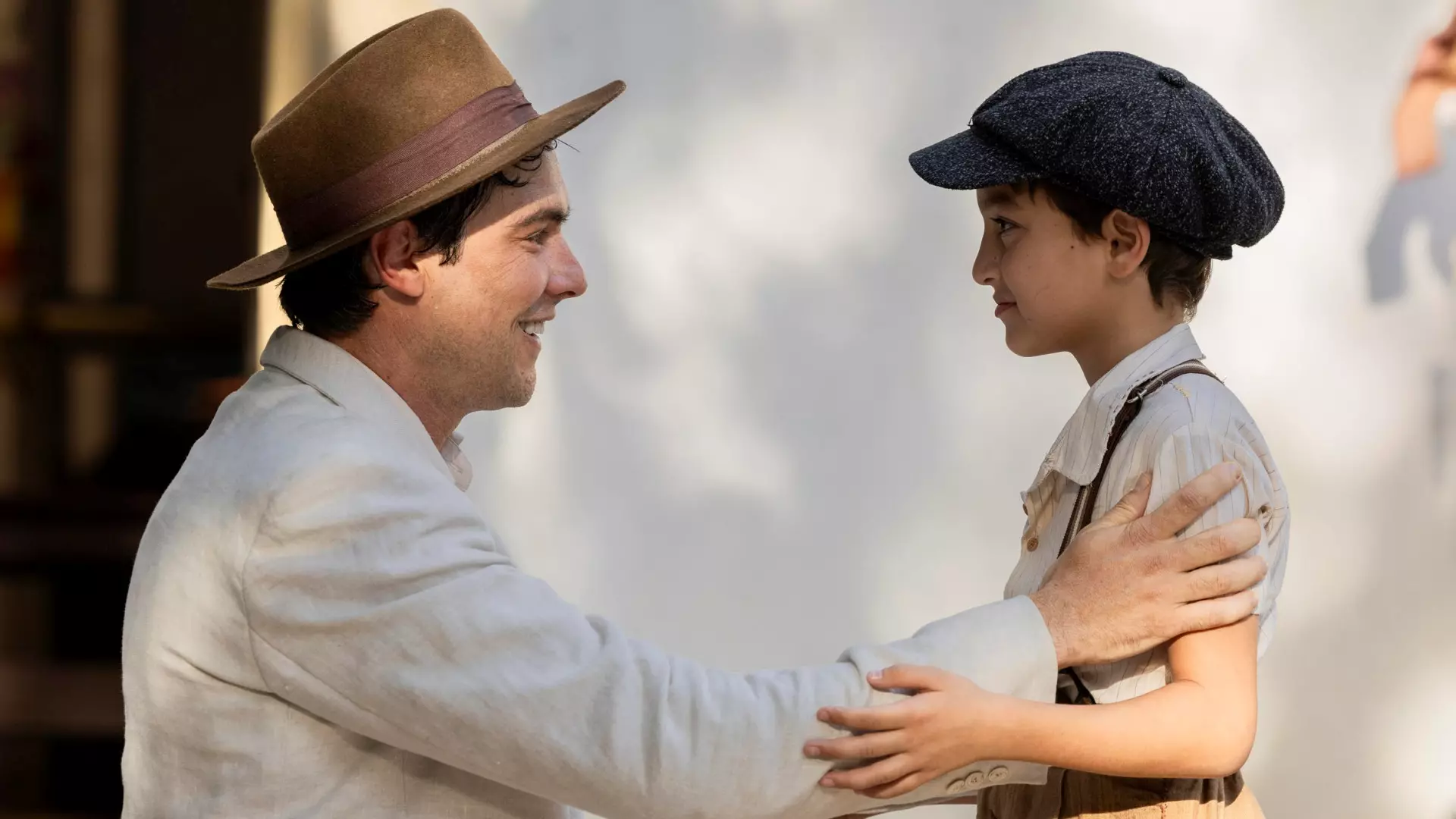 Candinho e Samir viverão como família após fim de Êta Mundo Melhor