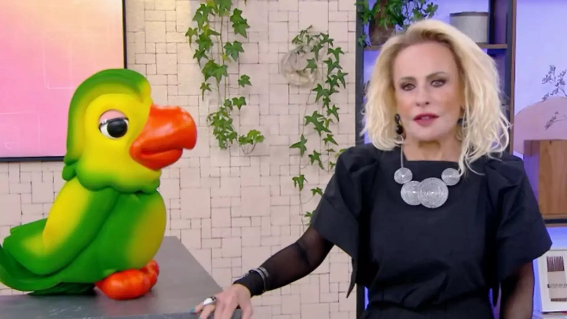 Ana Maria Braga chora ao ver Tadeu consolando Ana Paula no BBB 26