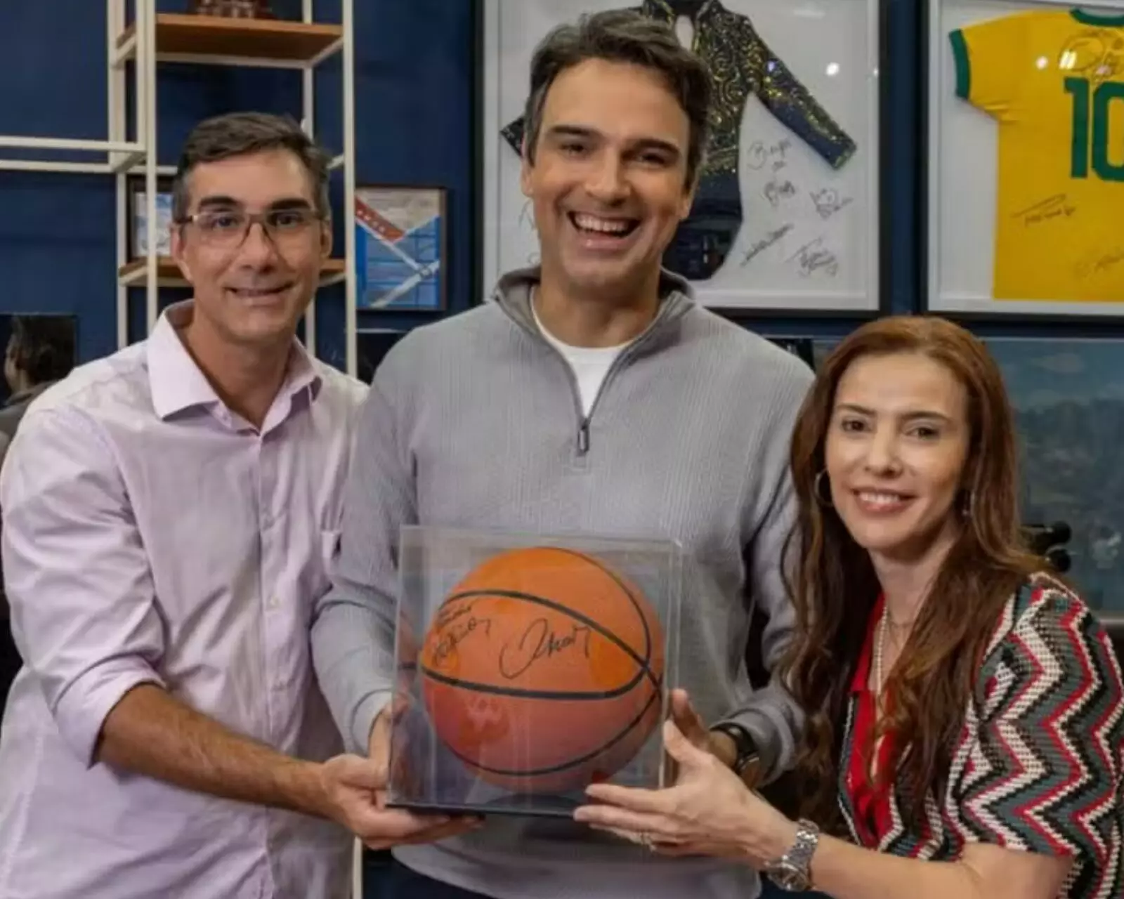 Tadeu Schmidt, os diretores Rodrigo Dourado e Angélica Campos