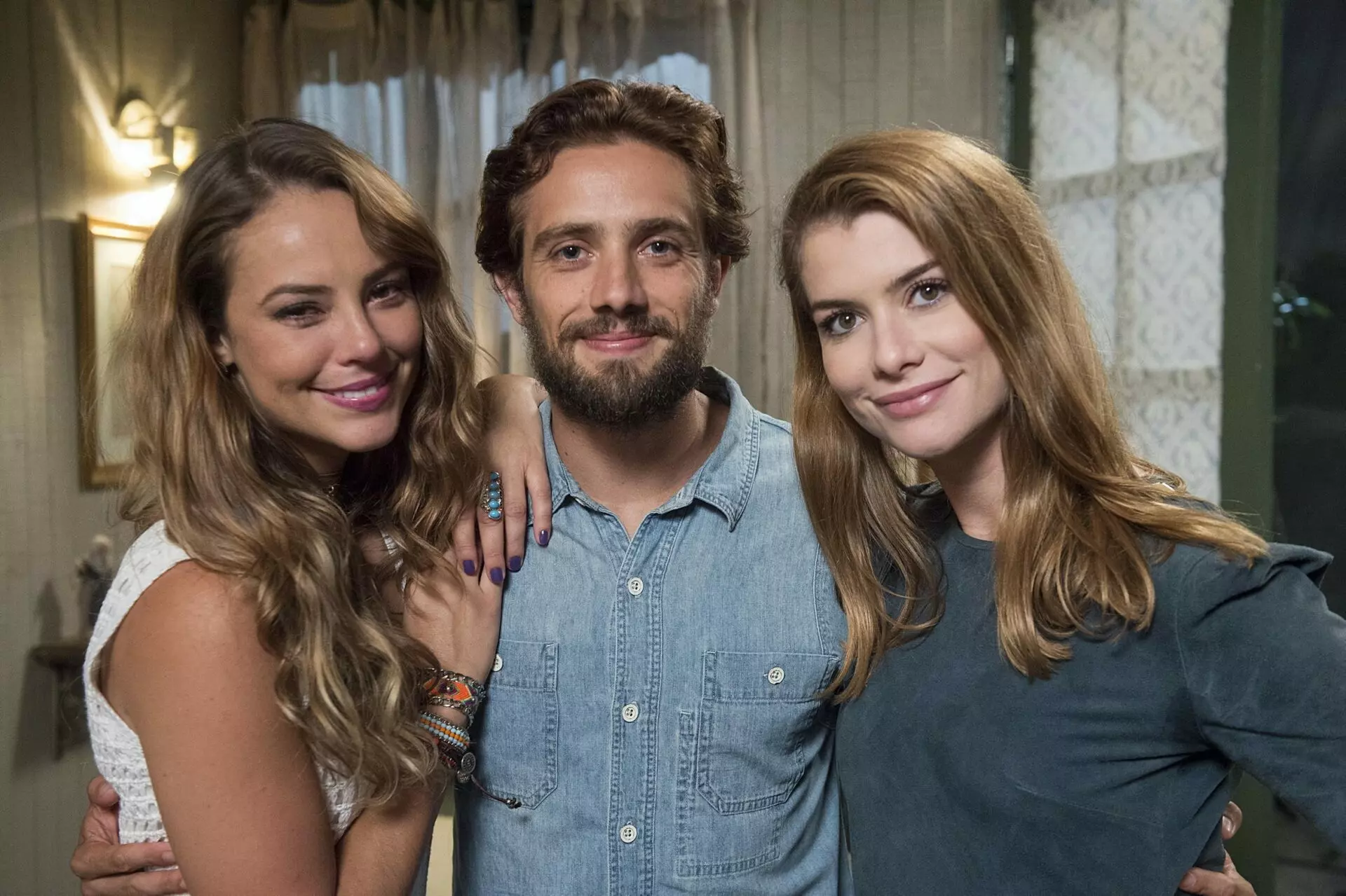 Paolla Oliveira, Rafael Cardoso e Alinne Moraes protagonizam Além do Tempo
