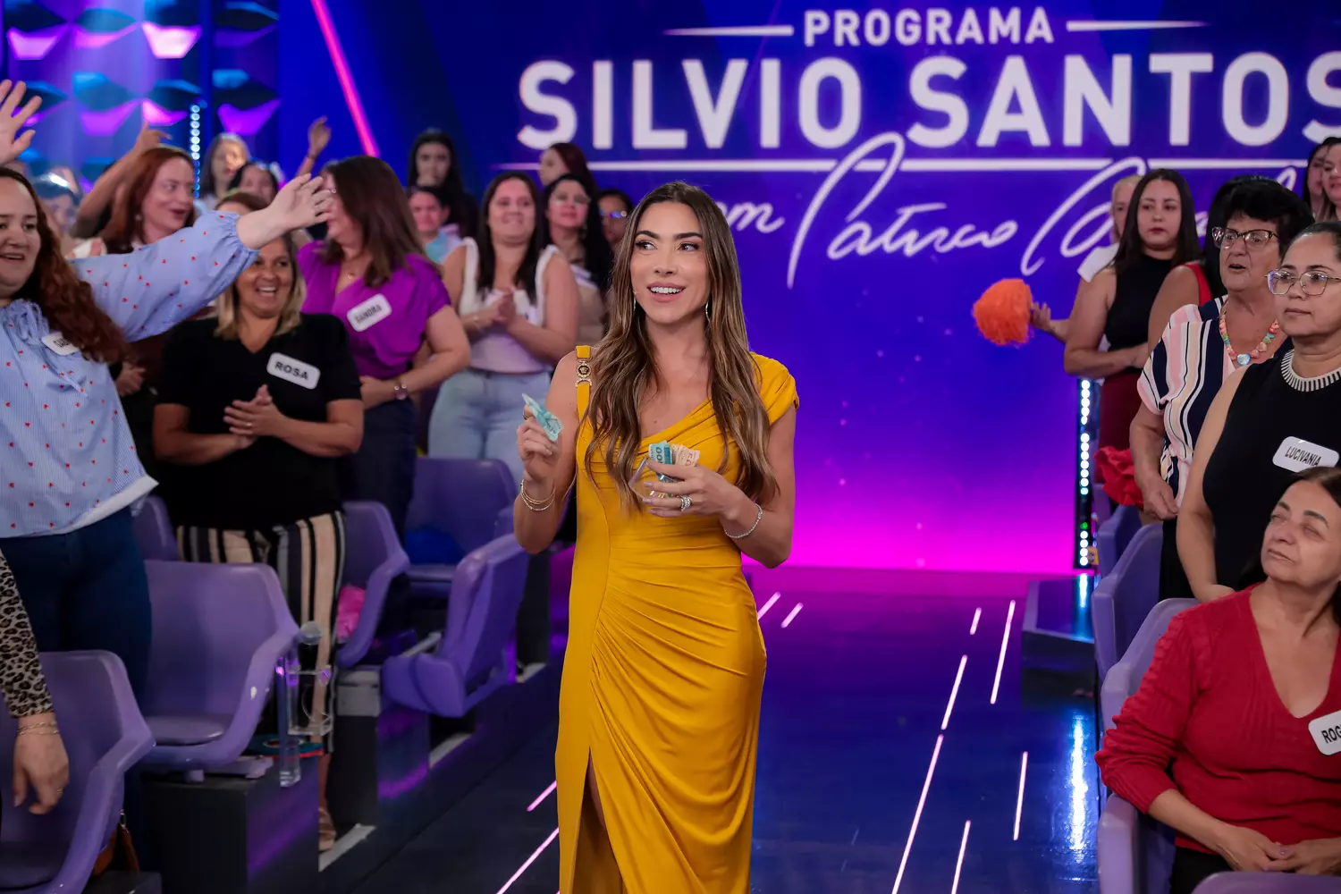 Patricia Abravanel comanda o Programa Silvio Santos