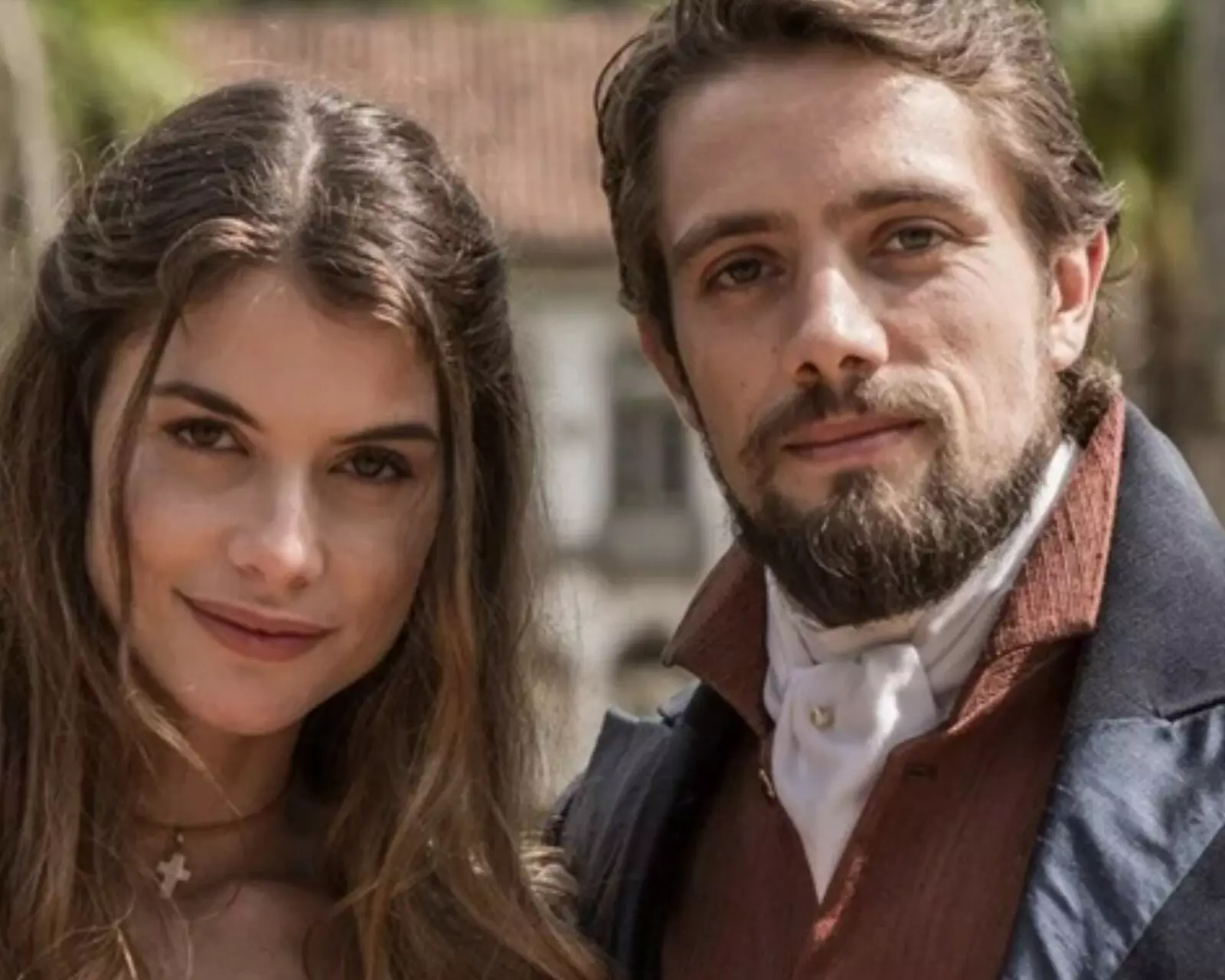 Alinne Moraes e Rafael Cardoso em Além do Tempo