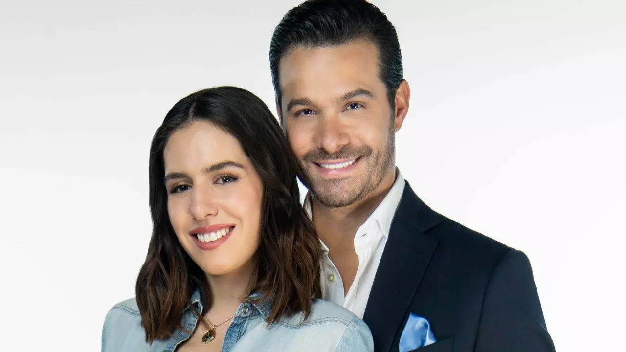 Joana (Camila Valero) e Gabriel (Brandon Peniche) são os protagonistas de A História de Joana, a Virgem
