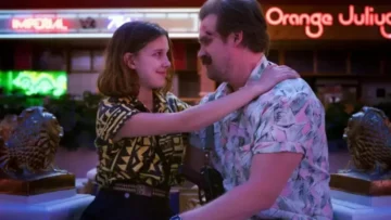 Millie Bobby Brown e David Harbour em Stranger Things