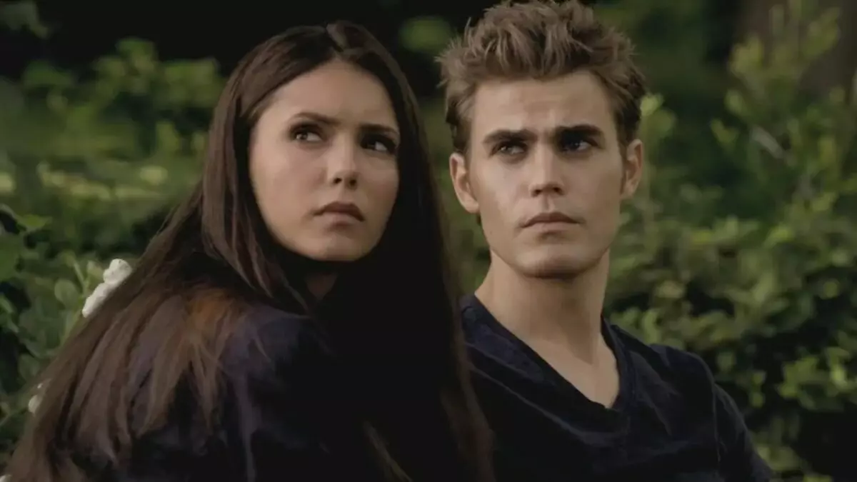 Nina Dobrev e Paul Wesley em The Vampire Diaries