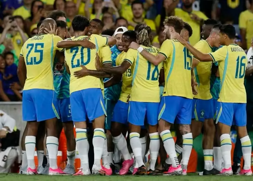 A seleção brasileira no amistoso contra o Panamá, no Maracanã, antes da Copa