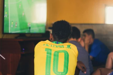 8 filmes e documentários sobre futebol para assistir no streaming e entrar no clima da Copa do Mundo