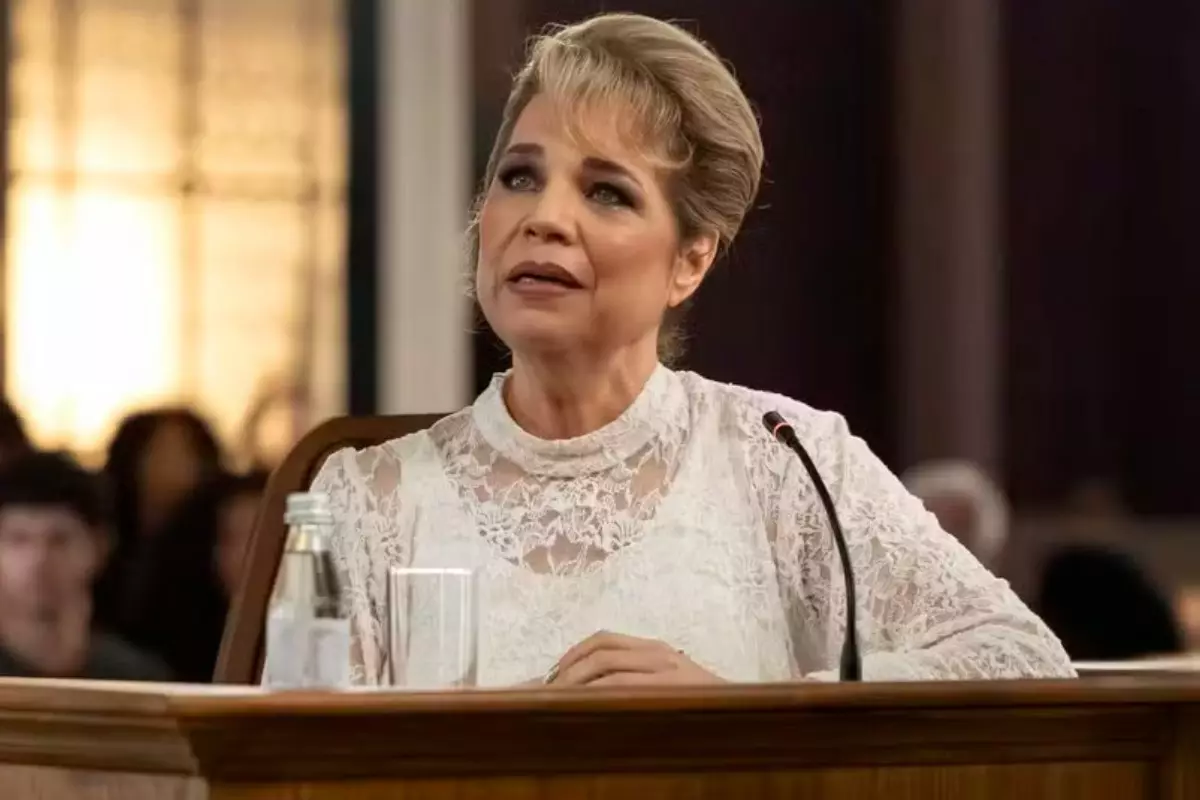 Pilar Brandão no julgamento de Adriana em Quem Ama Cuida
