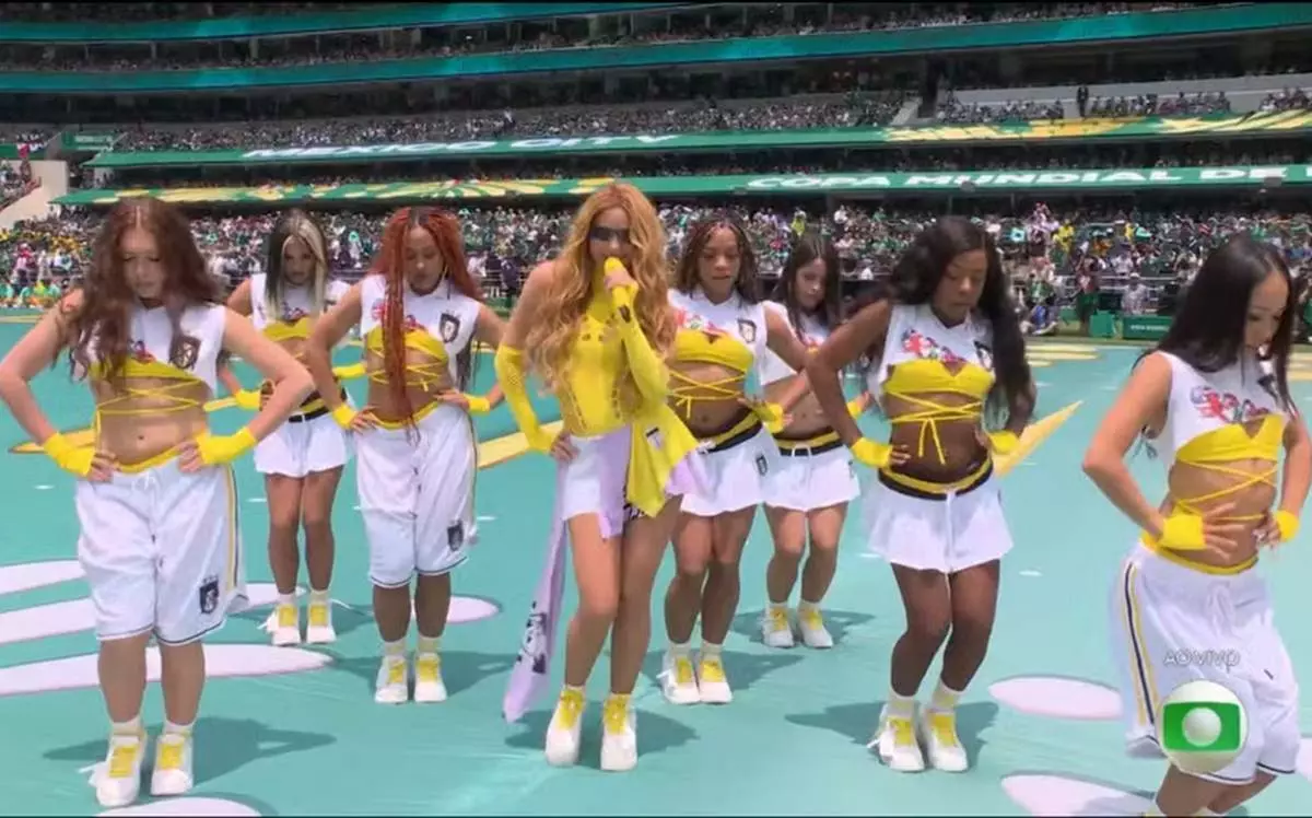 Shakira canta na abertura da Copa do Mundo no México