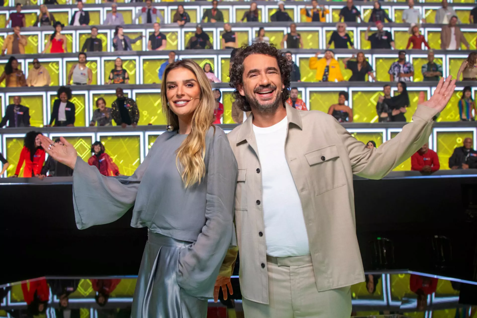 Rafa Brites e Felipe Andreoli comandam o Canta Comigo Teen