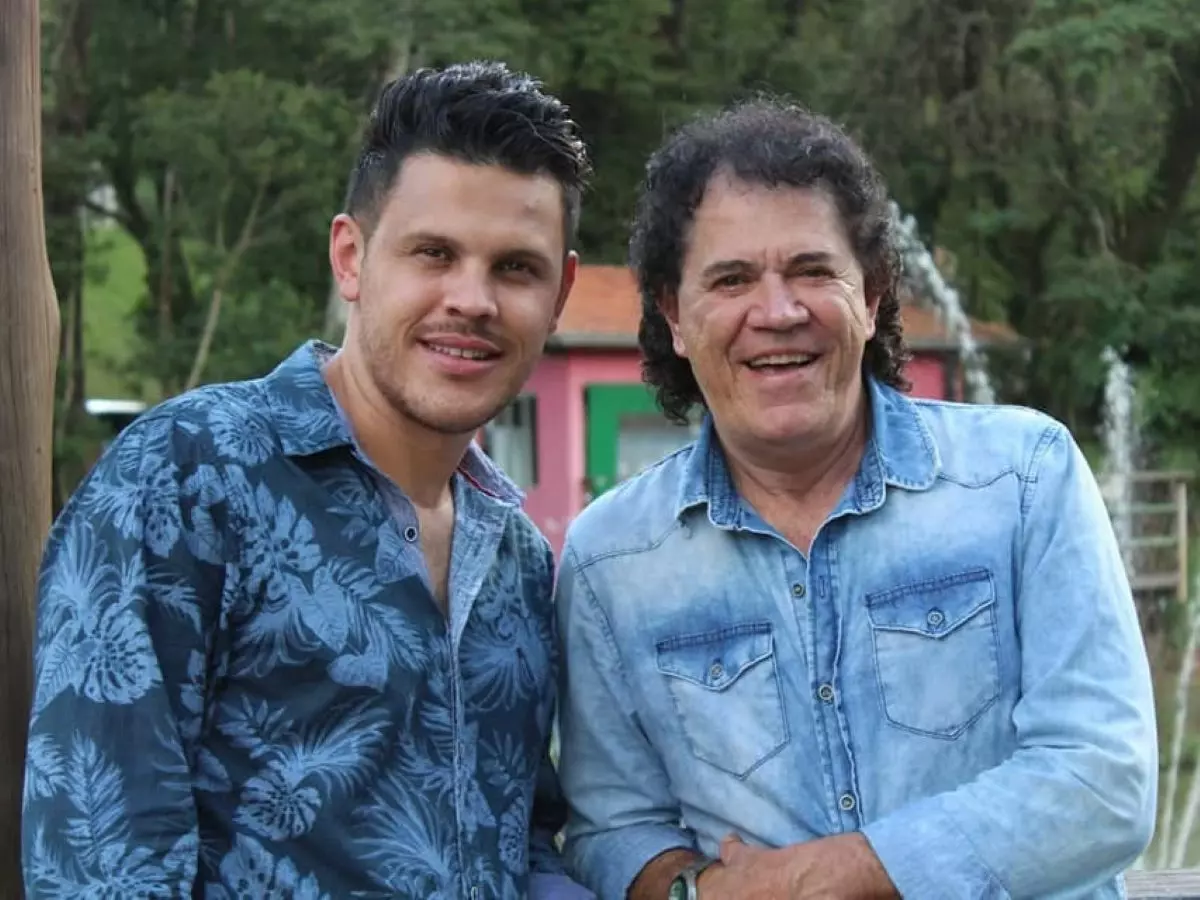 João Moreno e Mariano no palco da TV Aparecida