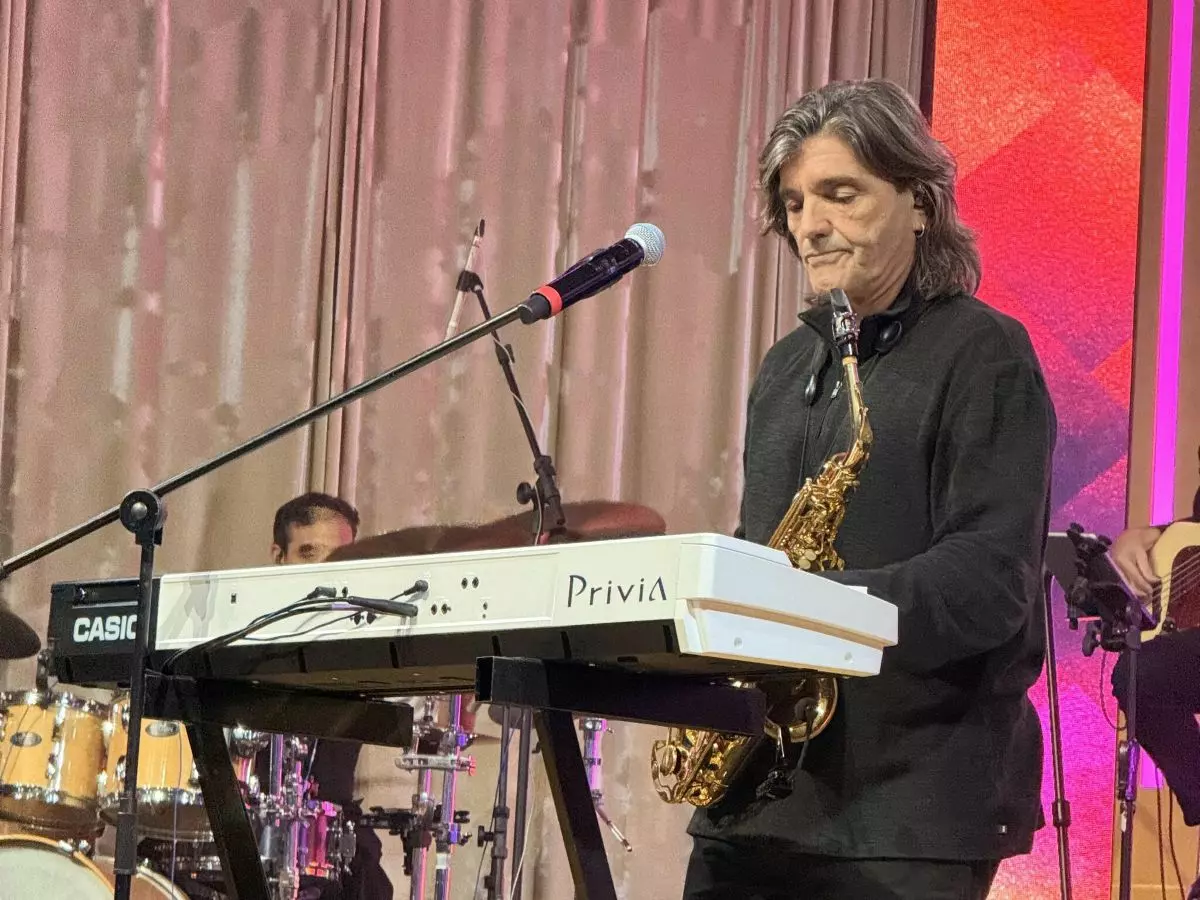 Nico Rezende em show inédito na TV Aparecida