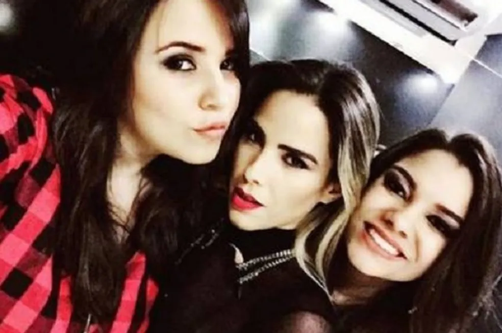 Wanessa Camargo em meio à dupla Day e Lara